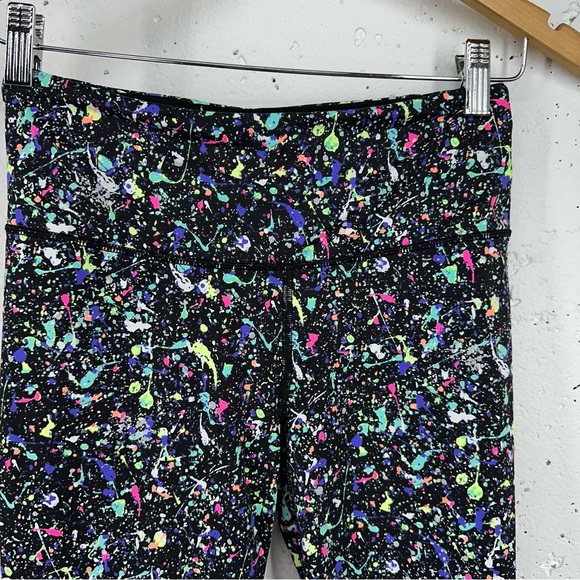 Victoria Secret size Small Knockout Paint Splatter Black Crop Leggings - Picture 2 of 10